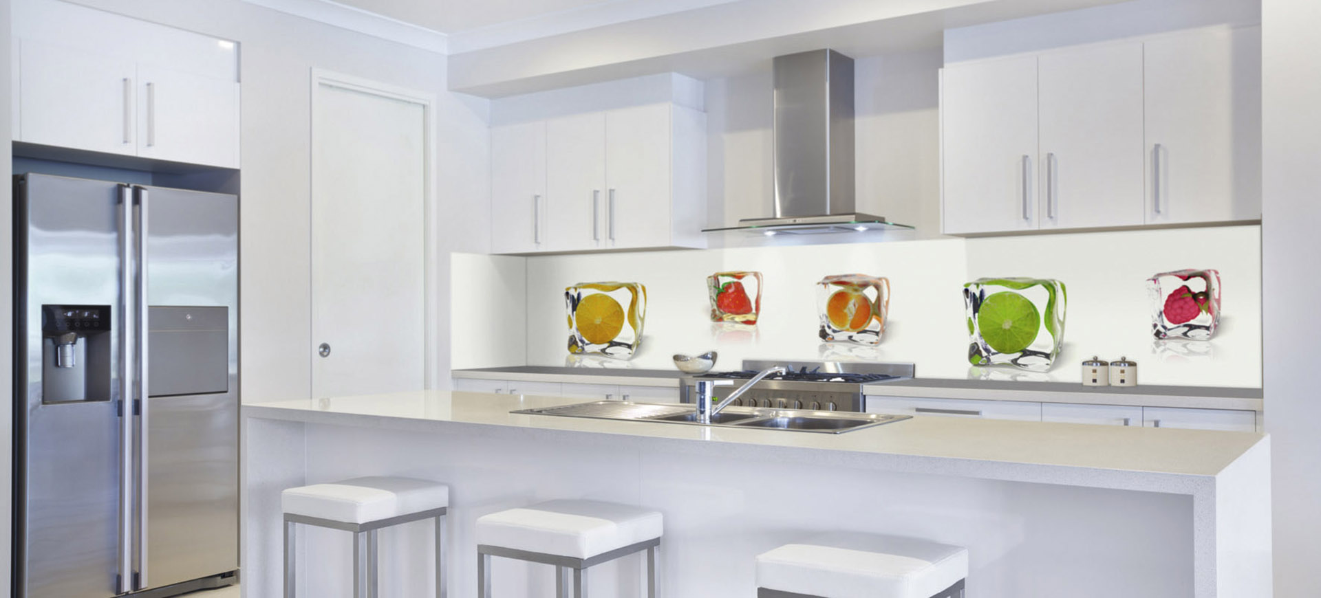 Cozinha Revestida em Vidro com Impressão Digital